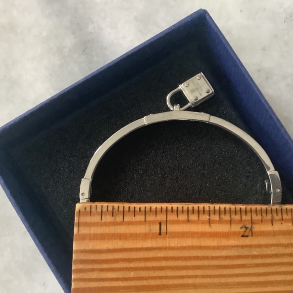 Michael Kors paddle lock bracelet, new - Picture 4 of 4